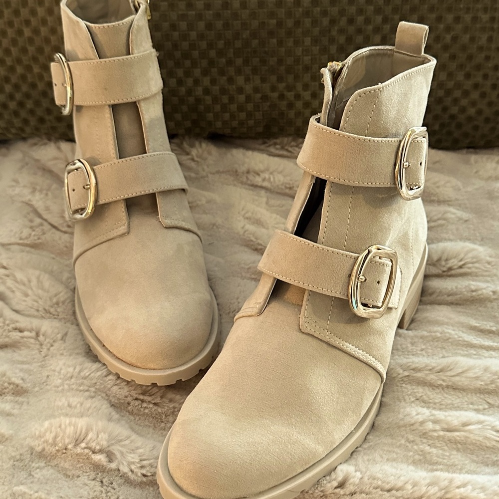 Anne Klein Aknilos Boots